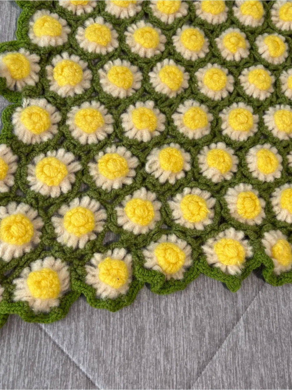 36x48 Yellow White&Green 70’s Knit Crochet Throw Afghan Flower 3D Daisy Reverse